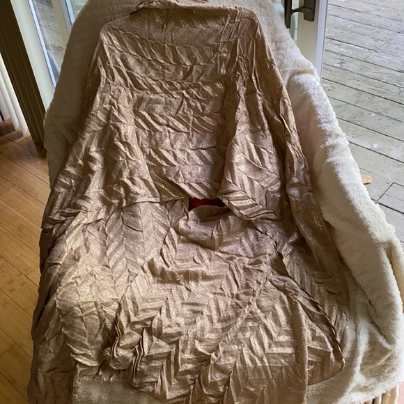 Gold Shimmer Extra Large Extra Long Shawl NeverUsed Italian Designer - Picture 3 of 6